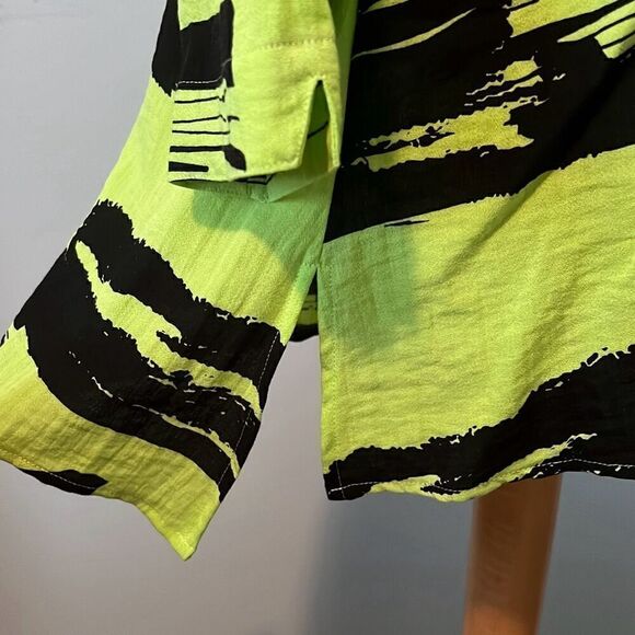 NWT Ali Miles Womens Neon Green Black Brush Stroke Print 3/4 Sleeve Blouse - Picture 7 of 9